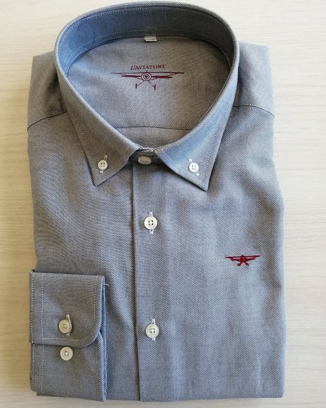 Camisa gris verdoso